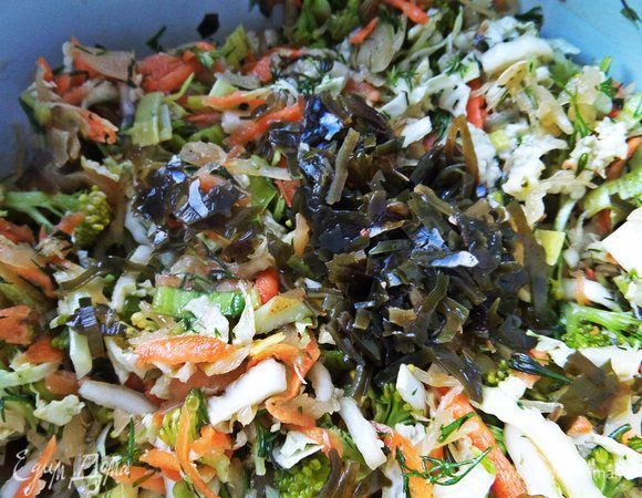 Итак, все 4 капусты воссоединились! Сразу скажу, что морская в таком количестве практически не заметна, но польза от неё есть!