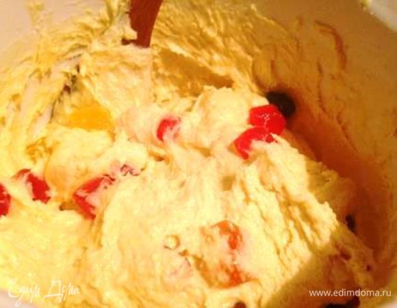 Добавить в тесто цукаты. Хорошо перемешать.