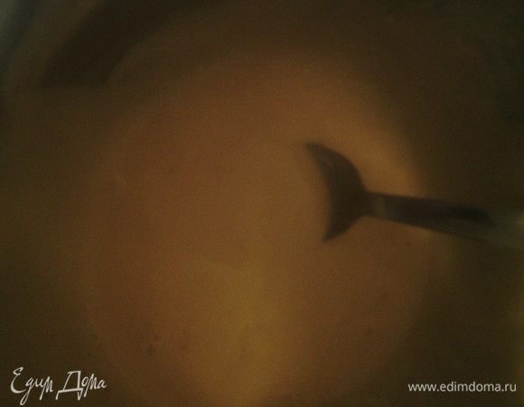 Соус: в майонез добавить 1-2 ст. л. кетчупа и сок половины апельсина. Все хорошо перемешать добавить бренди "для взрослых". 