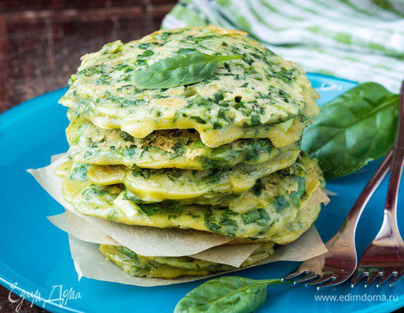 Жарить на разогретом масле на среднем огне по 2-3 минуты с каждой стороны.