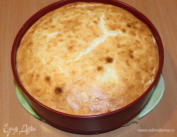 Выпекайте в духовке при 170-180С 30-40 минут, до золотистого цвета. Достаньте из духовки и дайте остыть минимум на 3-4 часа. Сырный слой после остывания может немного осесть, но это совсем не страшно и на вкусе не отразиться.