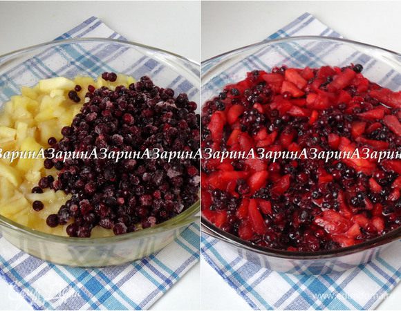 Когда яблоки будут почти готовы, добавить бруснику и ещё немного потушить. 