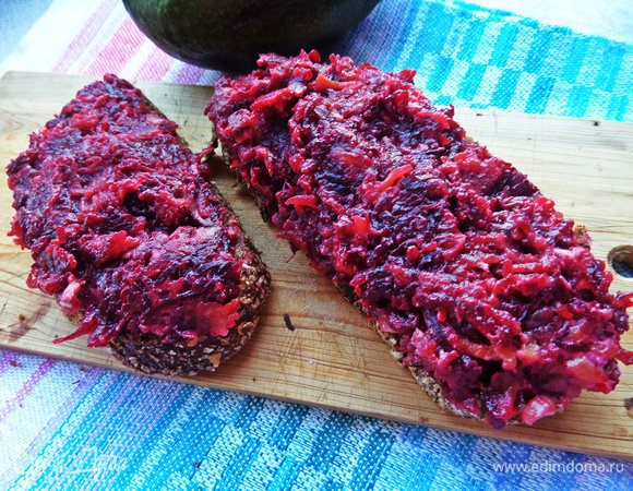 Намазка уже готова к употреблению! Намазываем её на ржаной хлебушек!