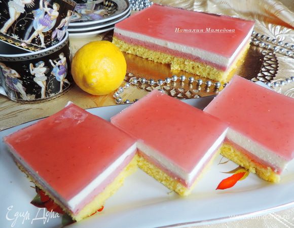 Ну а теперь можем насладится вкусом нашего пирожного и зарядится хорошим настроением:)