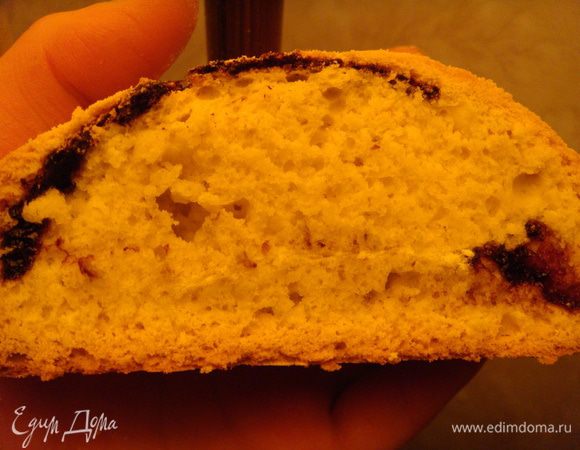 Отправить рулет в разогретую духовку на 40 минут на небольшой огонь, либо на 160С.