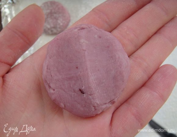 Скатать шарики.