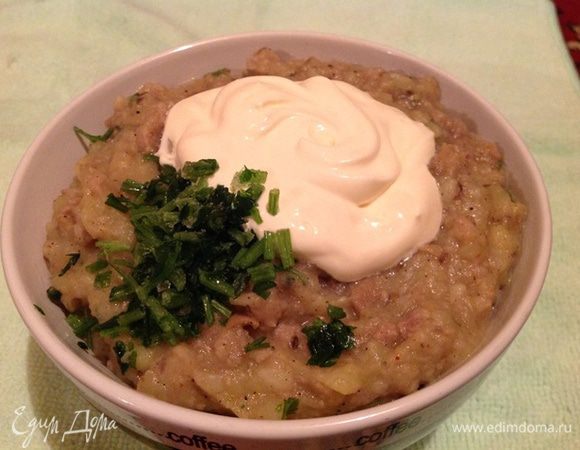 Подаем со сметаной, украшая петрушкой.


Приятного всем аппетита!