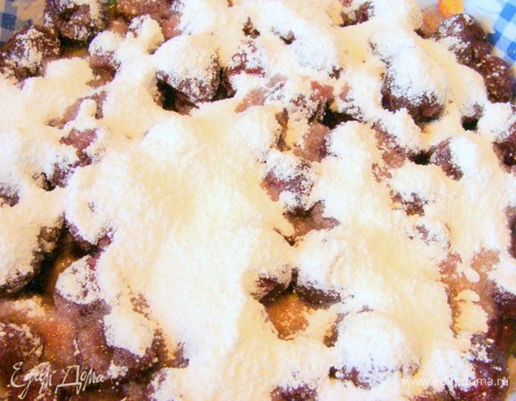 Вишня должна быть без косточек. Разморозить ее, засыпать сахарной пудрой (я делаю сама из сахарного песка. Количество пудры не указала в ингредиентах, т.к. это на вкус... можно и совсем не использовать!) Можно налить стопочку ликера! Дать пропитаться вишне. Потом через дуршлаг слить так, чтобы стекло как можно больше сока, можно придавить немного даже.