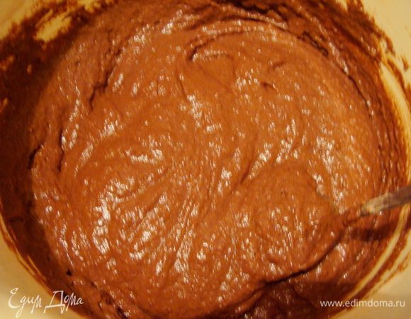 Добавить яблочное пюре и хорошо размешать.