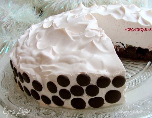 Так тортик выглядел первый раз :)
Сливки получаются с нежным, не ярко выраженным вкусом и ароматом вишни и легкой кислинкой.