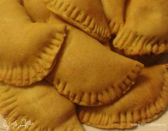 Такие пирожки очень вкусно подать, например вот к этому борщу http://www.edimdoma.ru/retsepty/65904-postnyy-borsch-s-opyatрami.

Приятного аппетита!
