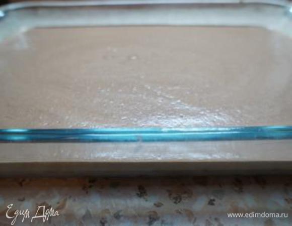 В подготовленную форму (смазанную сливочным маслом и присыпанную мукой) вылить тесто и поставить в духовку на 50-60 минут. 
При выпекании дверцу духовки лучше не открывать.