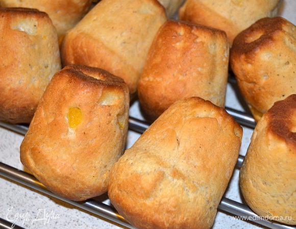 Готовые бабы остудить, вынуть из формочек и оставить немного подсохнуть на решетке желательно несколько часов, можно оставить на ночь.