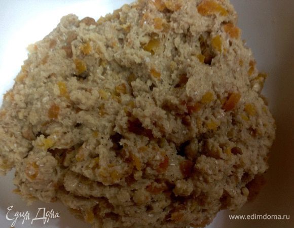 Смесь йогурта с маслом влить в муку и вымесить плотное тесто. 