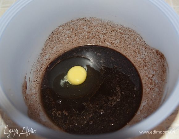 Вмешать яйцо.