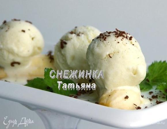 Теперь можно пробовать. Я решила подать на половинке банана, присыпав шоколадной стружкой и украсив веточками мяты.