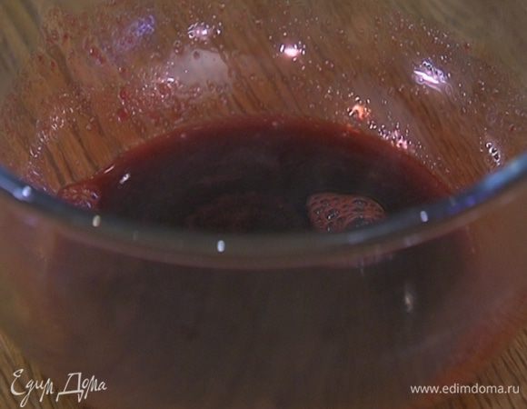 Уваренный гранатовый сок снять с огня, добавить наршараб и остудить.