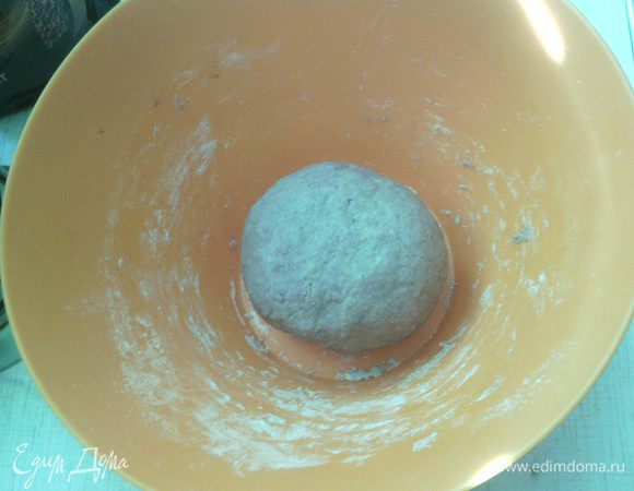 Готовим опару: 
Опару для данного хлебушка можно приготовить двумя способами: холодным или теплым.
"Холодная" опара: всё смешать, оставить на 1 час при комнатной температуре, затем убрать в холодильник на 12-15 часов.
"Тёплая": все смешать и оставить при комнатной температуре на 5 часов.

Смешиваем все ингредиенты, накрываем пленкой, и выбрав один из способов "созревания" опары, следуем инструкции :)
Я готовила на "тёплой" опаре.
