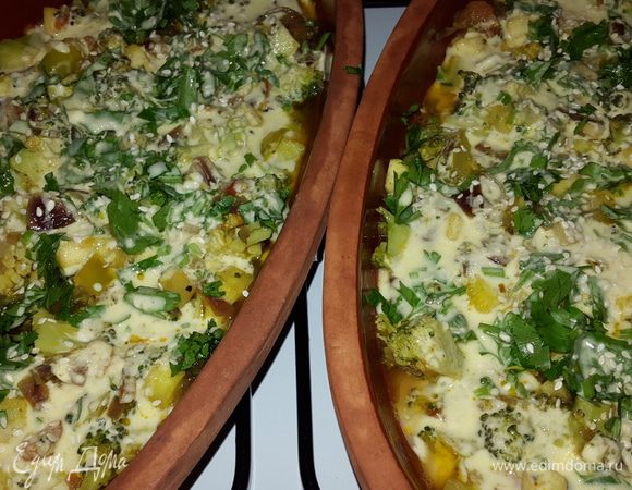 Поливаем кляром, посыпаем кунжутом и отправляем запекаться, включив духовку на 200С примерно на 20 минут. Вы увидите когда он весь зашкварчит :), Он не должен быть сухим.