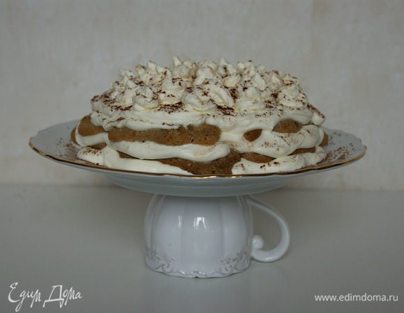 Тирамису поставить в холодильник на 5-6 часов, чтобы он пропитался.
Перед подачей посыпать десерт какао-порошком или, например, украсить ягодами.
Приятного аппетита!