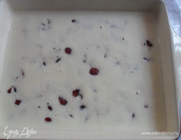 Выкладываем черешню или вишню. 