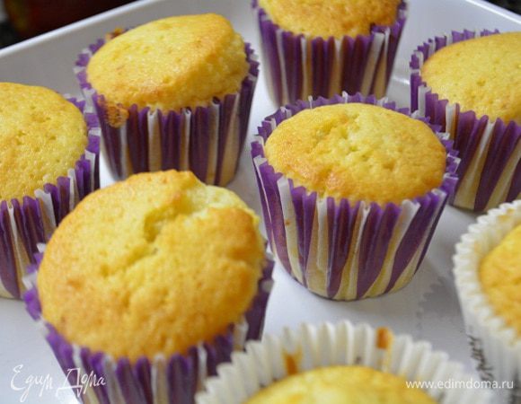 Разлить тесто по формочкам на 3/4 и запечь в духовке при температуре 180 градусов 25-30 минут. Готовность проверять лучинкой, если сухая - готово!