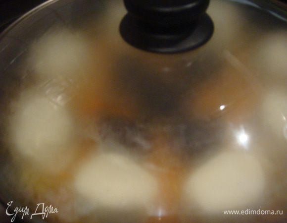 Накрываем крышкой и забываем на 20 минут. Крышку не открывать.