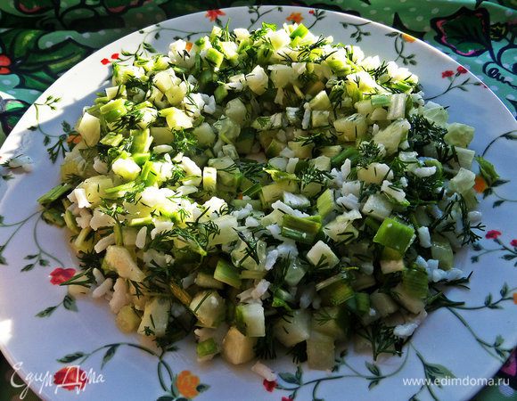 Выкладываем в виде основы-поляны, в центре - углубление.