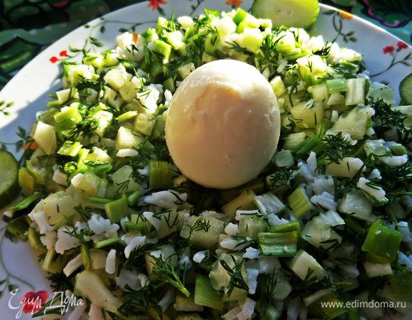 Яйцо отвариваем 7 минут, чистим, ставим в центр. Конечно, можно сварить несколько и сделать "грибную семью"!