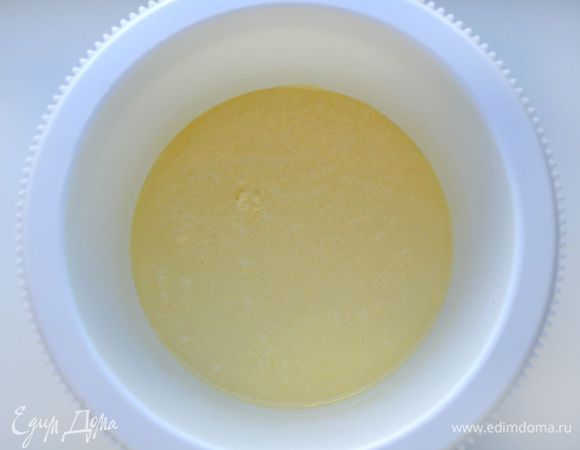 Тщательно взбить миксером до получения однородной массы.