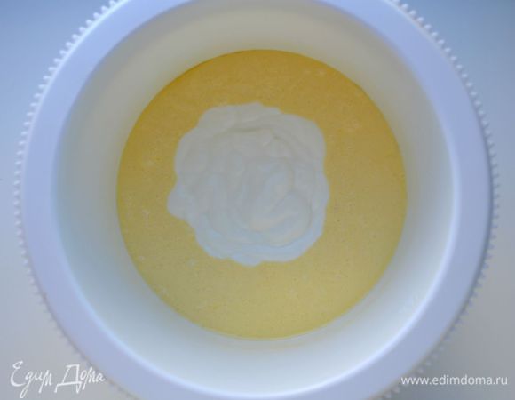 Добавить 100 г сметаны.