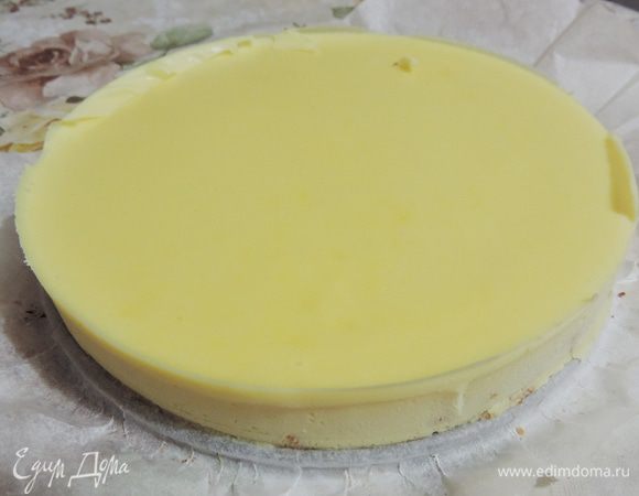 Теперь вынимаем из морозилки нашу заготовку с ванильным кремом.