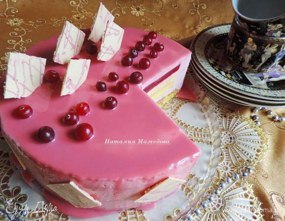 Отрезав первый кусочек, вы сможете сперва насладится внутренней красотой торта;)