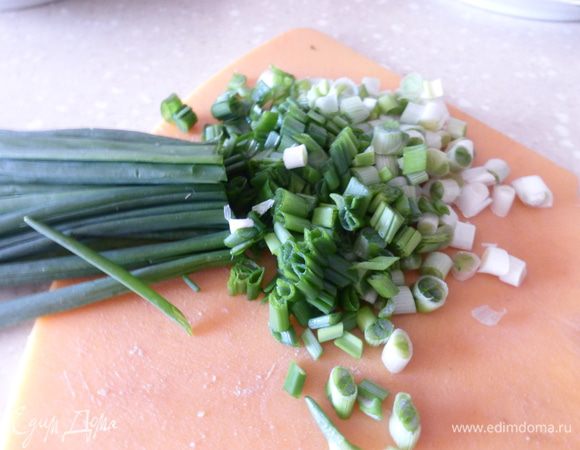 Зеленый лук (лука не жалеем).