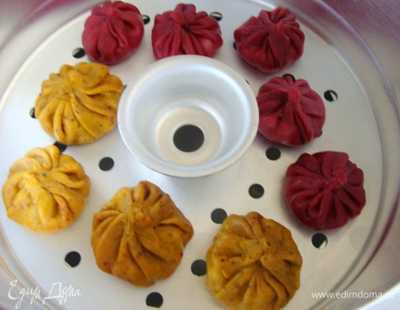 Варить в пароварке на медленном огне 5-7 минут, чтобы цвет не сильно изменился.