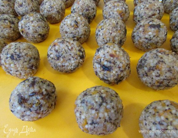 Сформовать из массы конфетки.