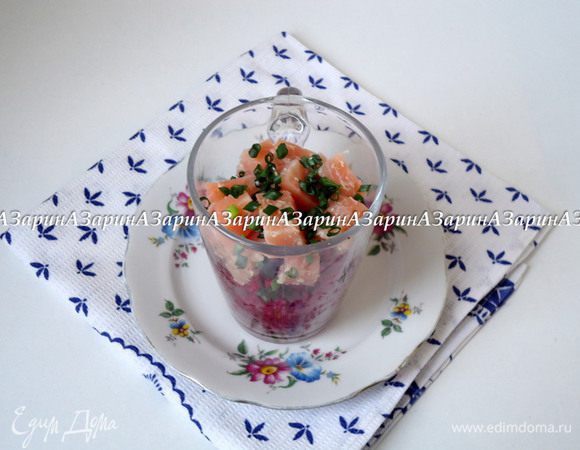 Второй слой – семга.