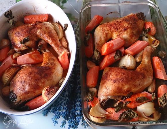 Запекать в предварительно разогретой духовке до 180 градусов 1,5 часа. Пару раз достать из духовки и облить курицу образовавшимся соусом.

Приятного аппетита!