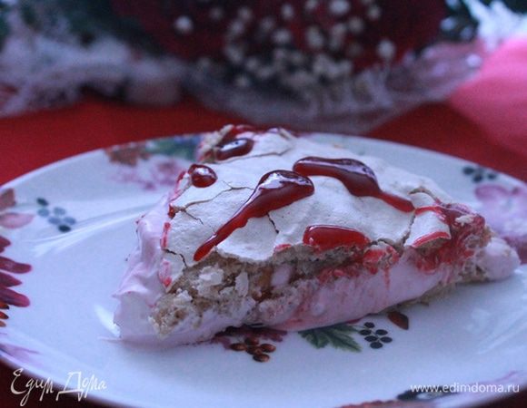 Верхний корж торта украсить малиновой глазурью.
Угощайтесь!!!
