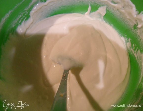 С начинкой вообще все просто, все ингредиенты смешать и перемешать ложкой!