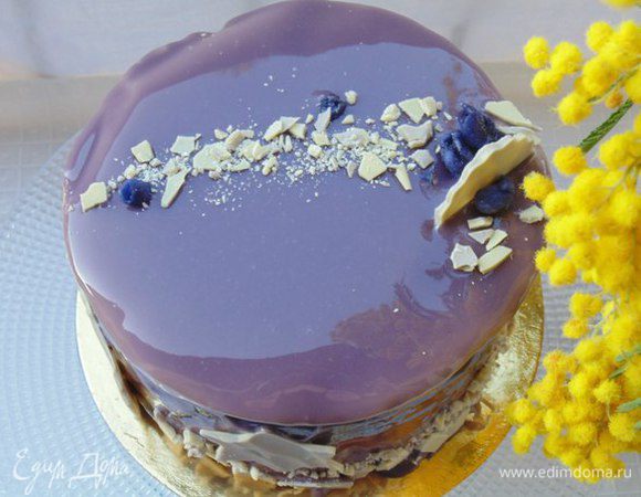Украсить торт по желанию, я украшала белым шоколадом и засахаренными фиалками.