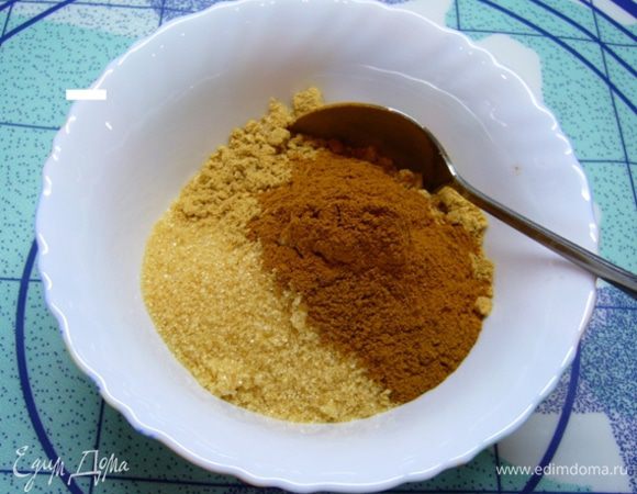 В пиале смешать все ингредиенты начинки.