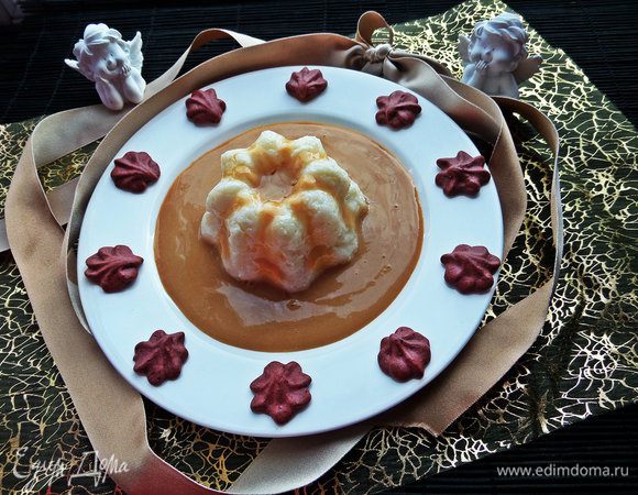 Я украсила по краю натуральными пастилками из чёрной смородины, которые делают у нас в Латвии.