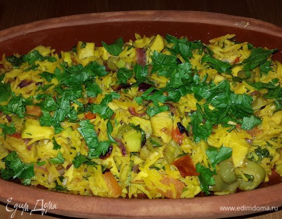 Выключаем духовку, посыпаем рис второй половиной петрушки, даем отдохнуть 5 минут и подаем. 

Приятного аппетита!