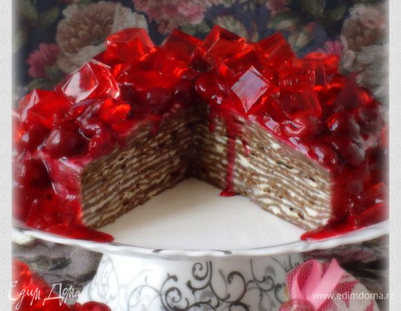 Приготовить желе по инструкции на упаковке. Вылить его в емкость (я использовала силиконовую) слоем не менее 1-1.5 см. Когда желе застынет, перевернуть пласт желе на разделочную доску и нарезать кубиками. 
