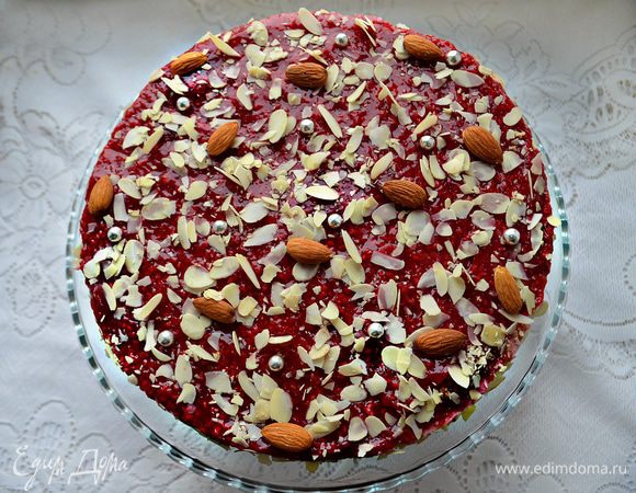 Я добавила для украшения цельные ядрышки миндаля и серебряные сахарные шарики.