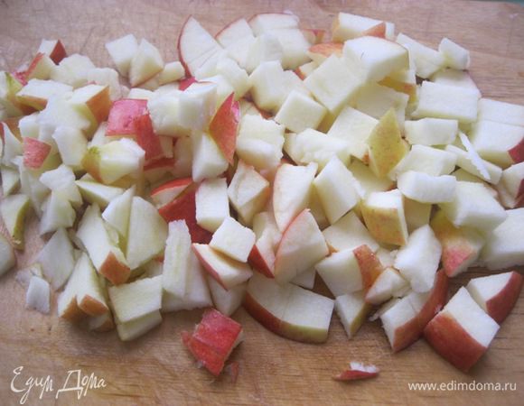 Нарезать небольшим кубиком.