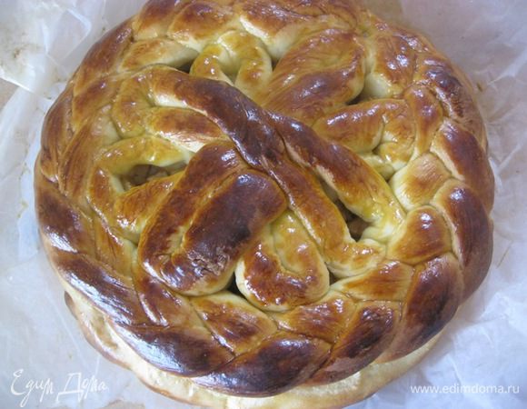 Готовый пирог прикрыть полотенцем, и дать отдохнуть минут 15-20.
* Можно верх прикрыть фольгой, но он у меня не подгорел, а позолотился)