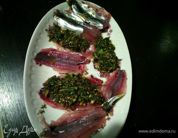 На 6 половинок положить начинку и накрыть остальными 6 половинками. 