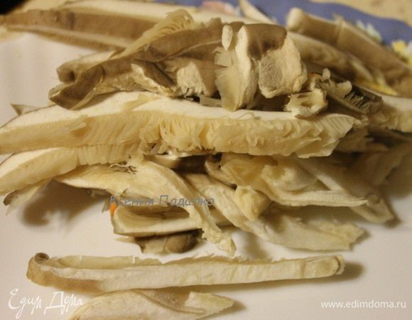 Грибы тонкой соломкой.
